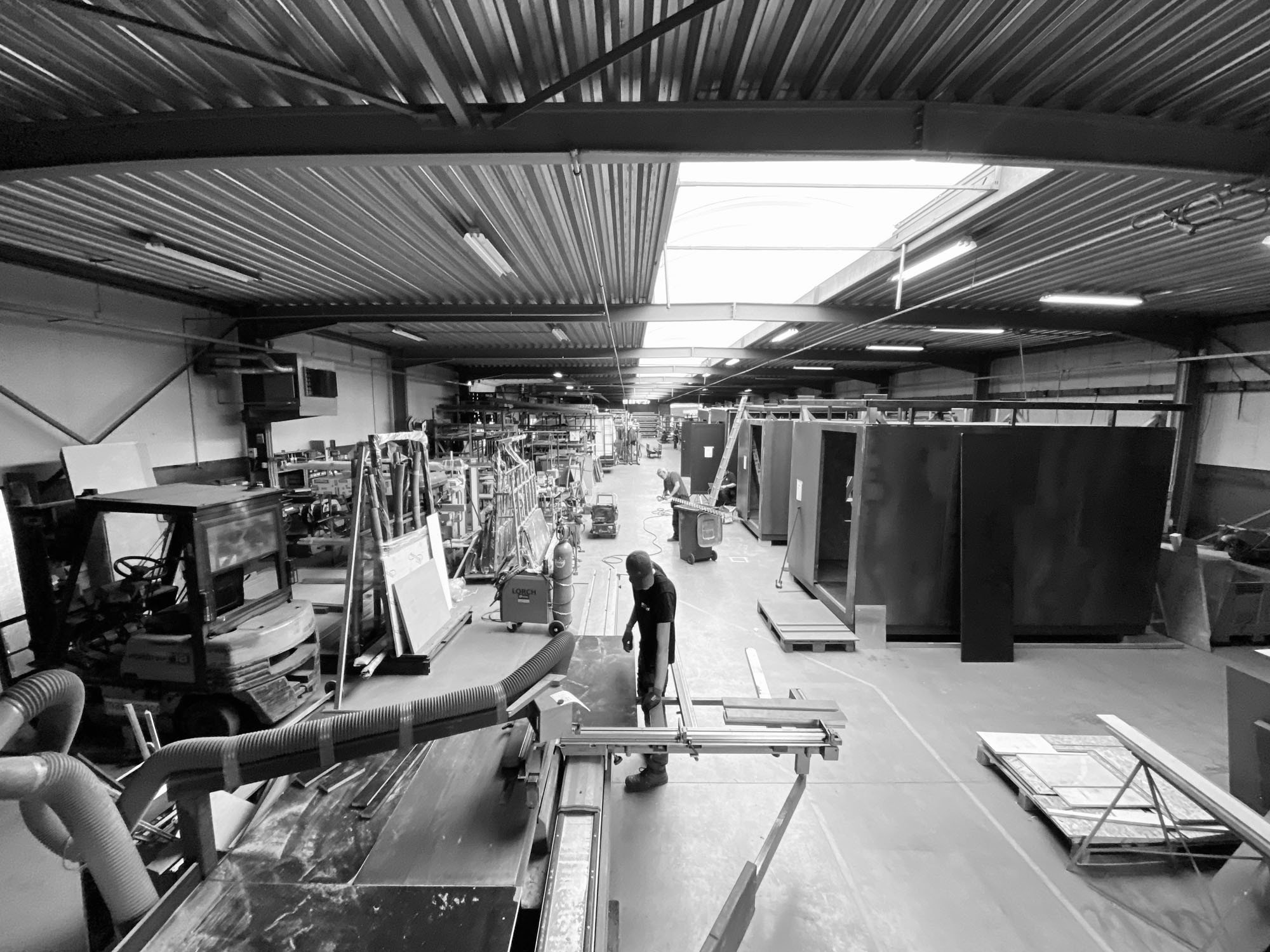 Grootschalige productie van beveiligingssystemen door Armatis van individueel maatwerk tot grootschalige projecten. In onze moderne faciliteit vervaardigt Armatis hoogwaardige beveiligingsunits en gecertificeerde constructies onder één dak.