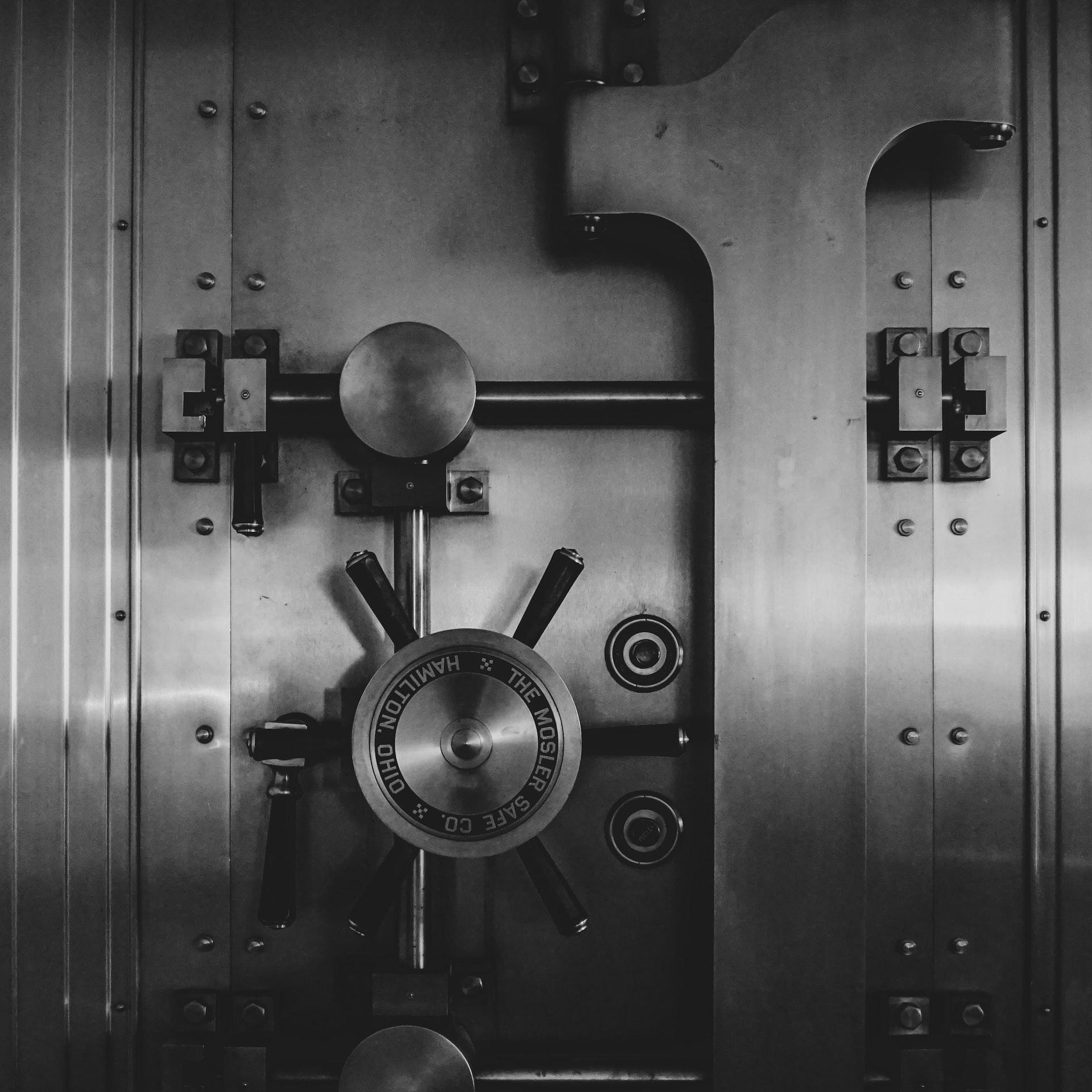 Armatis Beveiliging, uw partner in gecertificeerde veiligheid Kies voor de ondoordringbare bescherming van Armatis. Wij combineren jarenlange expertise met de modernste technieken voor bedrijven, overheden en particulieren.